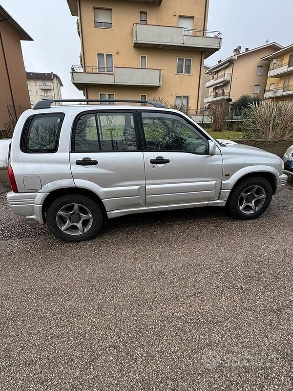 Usata Suzuki Vitara 87 CV (63 kW) 2000 Grigio SUV