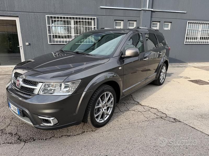 Usata Fiat Freemont Lounge 170 CV (125 kW) 2013 Grigio SUV