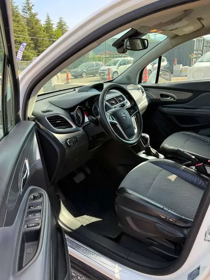 Usata Opel Mokka Cosmo 131 CV (96 kW) 2013 Bianco SUV