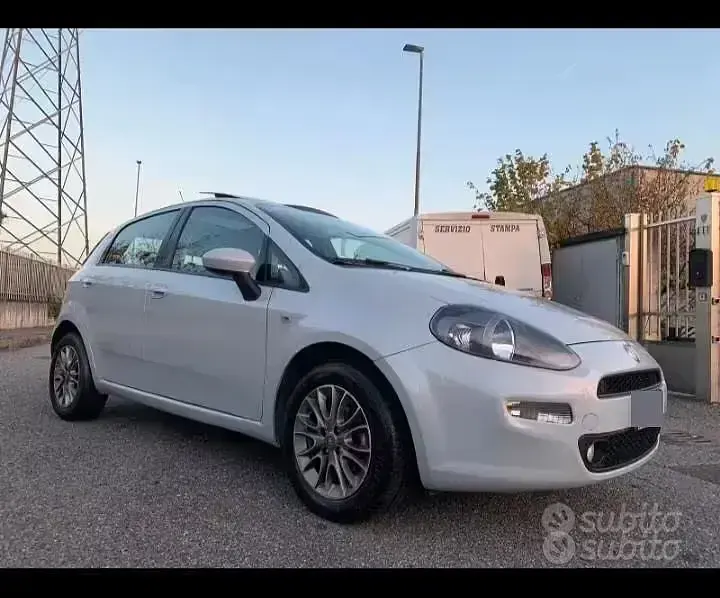 Usata Fiat Punto Pop 77 CV (56 kW) 2012 Utilitaria