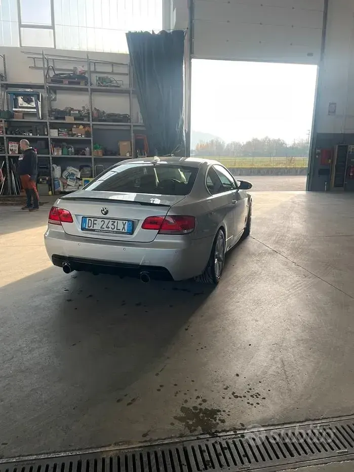 Usata BMW 330 231 CV (169 kW) 2007 Grigio Coupé