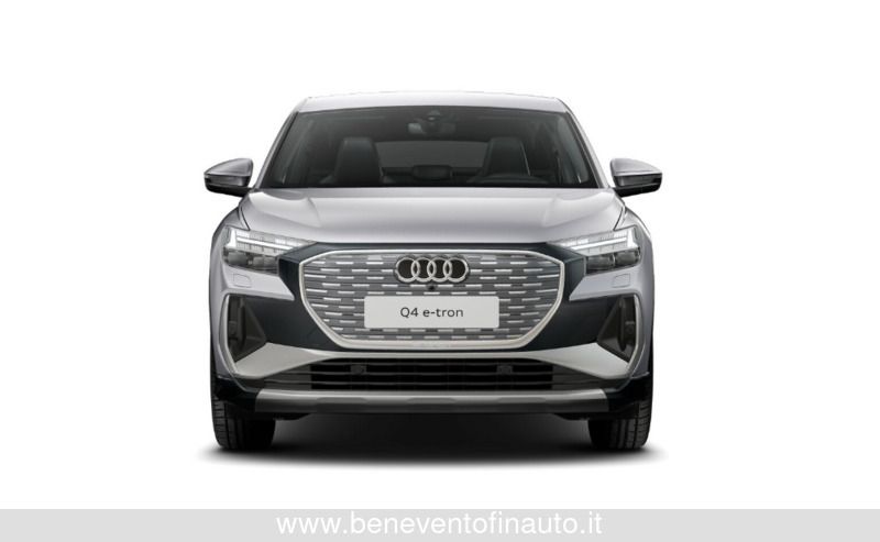 Usata Audi Q4 e-tron S-Line 88 kW (121 CV) 2024 Argento fioretto SUV