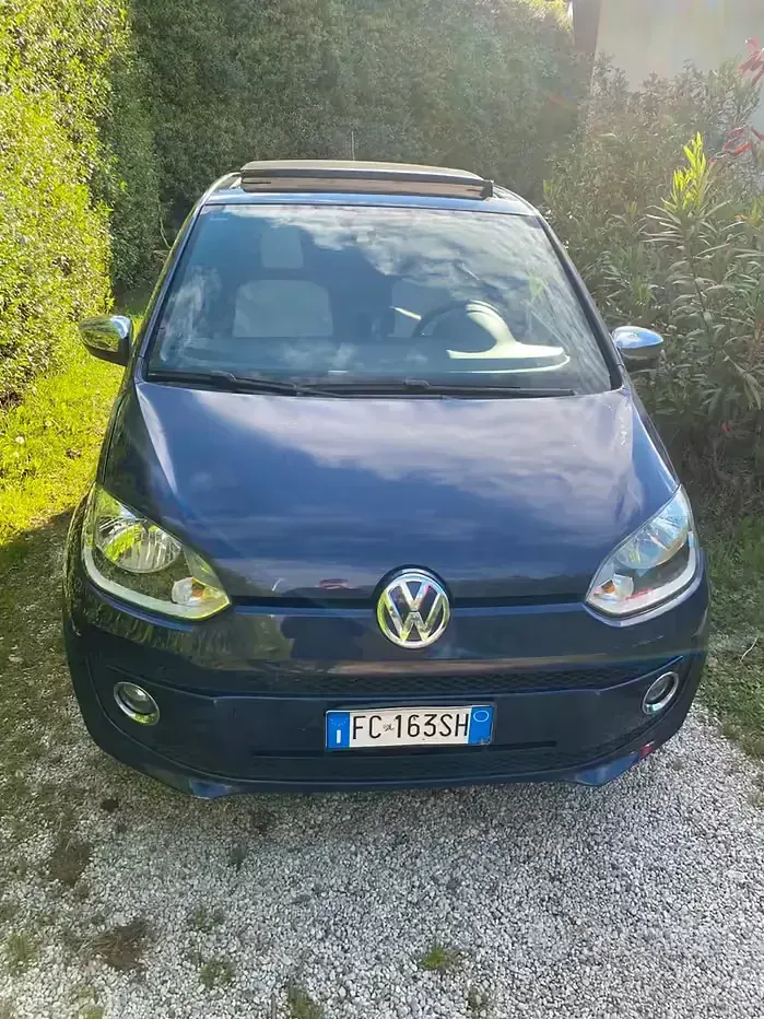 Usata VW up! high up! 75 CV (55 kW) 2016 Blu Utilitaria