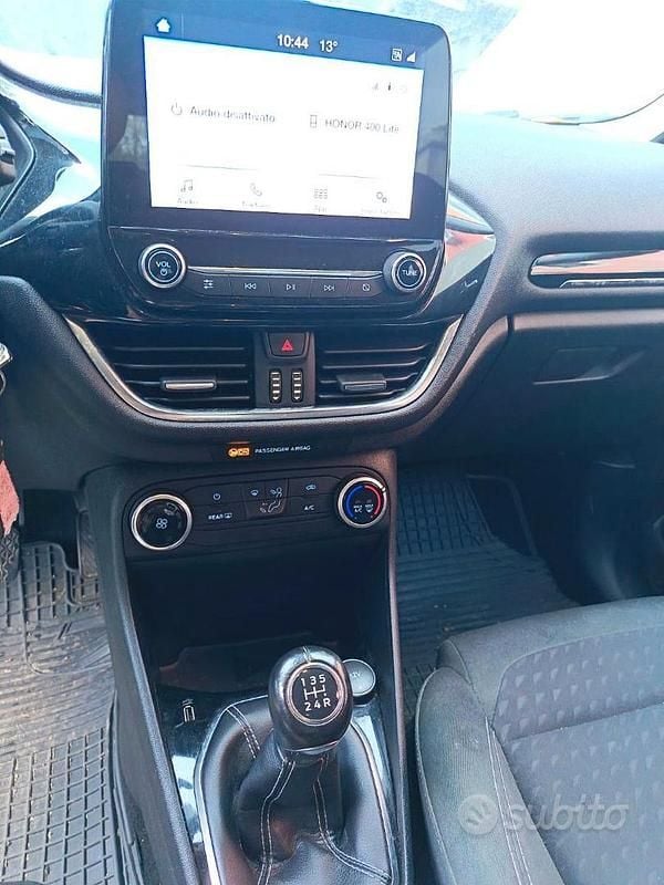 Usata Ford Fiesta 75 CV (55 kW) 2020 Grigio Utilitaria