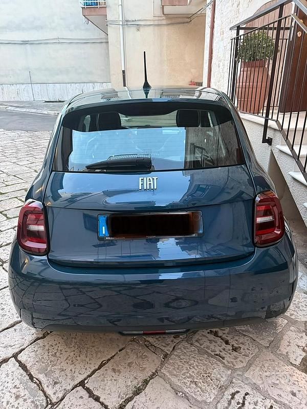 Usata Fiat 500e 42 kW (58 CV) 2021 Blu Berlina