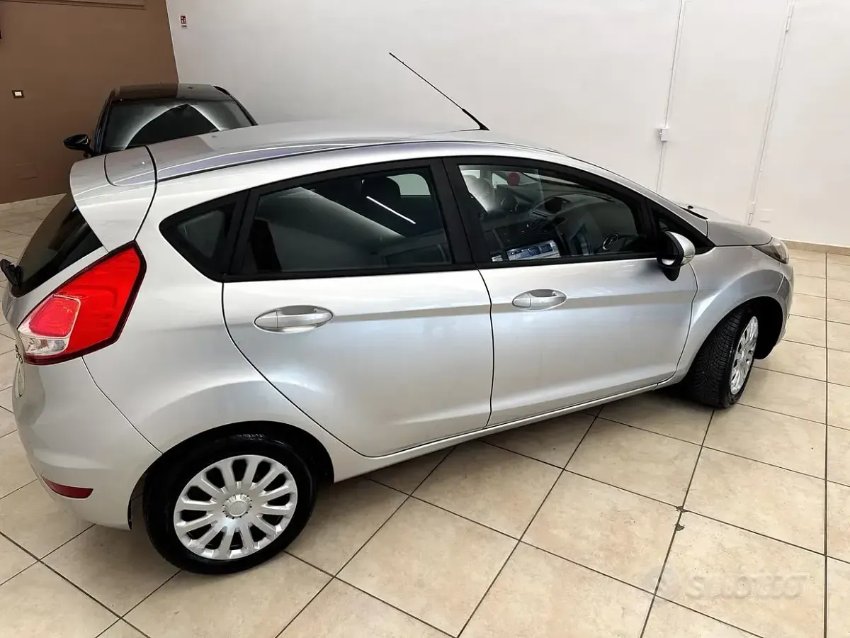 Usata Ford Fiesta Titanium 75 CV (55 kW) 2016 Grigio Utilitaria
