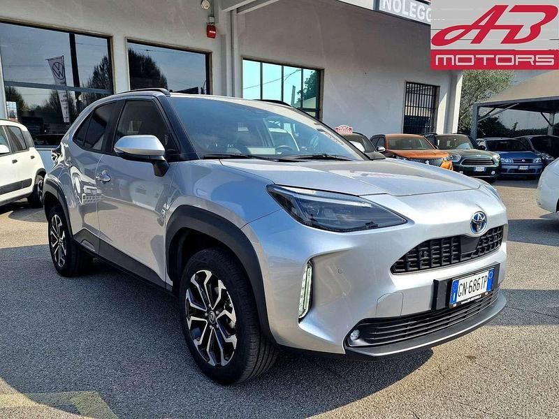 Usata Toyota Yaris Cross Comfort 116 CV (85 kW) 2023 Grigio SUV