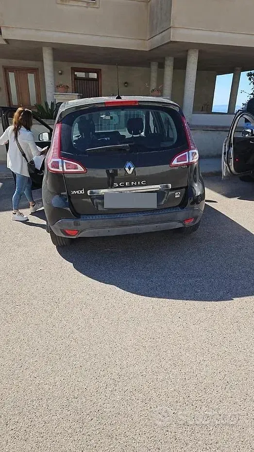 Usata Renault Scénic III 110 CV (80 kW) 2011 Nero Monovolume