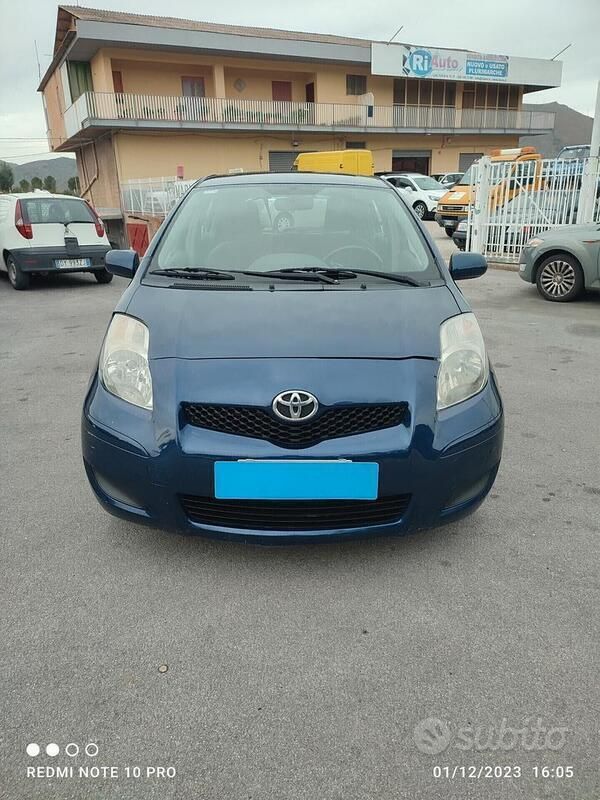 Usata Toyota Yaris 90 CV (66 kW) 2009 Blu Berlina