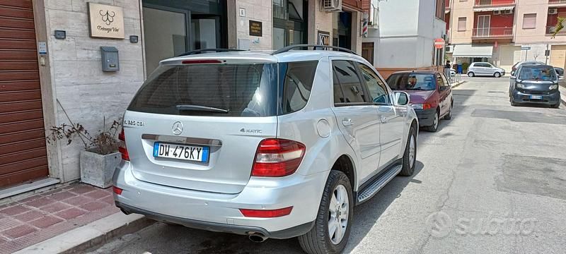 Usata Mercedes ML320 224 CV (164 kW) 2009 Argento SUV
