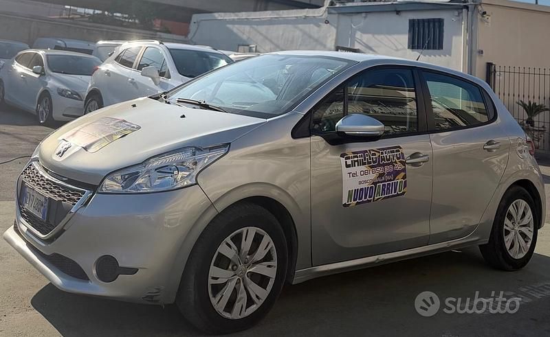 Usata Peugeot 208 68 CV (50 kW) 2014 Grigio Utilitaria