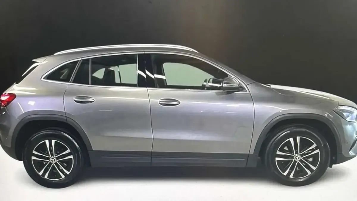 Usata Mercedes GLA180 Premium 136 CV (100 kW) 2023 Grigio SUV