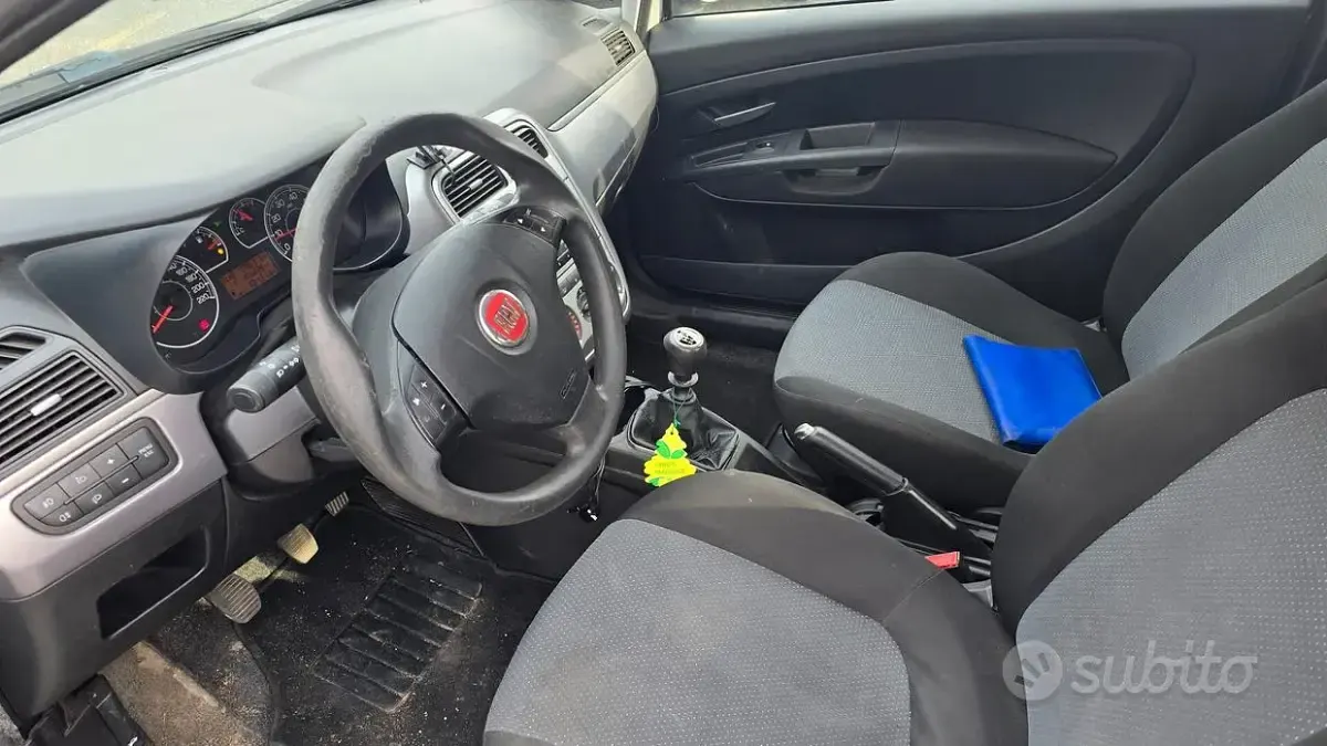 Usata Fiat Grande Punto 77 CV (56 kW) 2011 Grigio Utilitaria