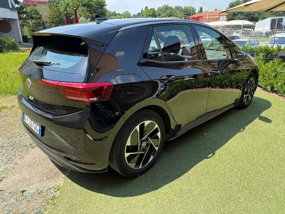 Usata VW ID.3 Pro Performance 69 kW (95 CV) 2024 Nero Utilitaria