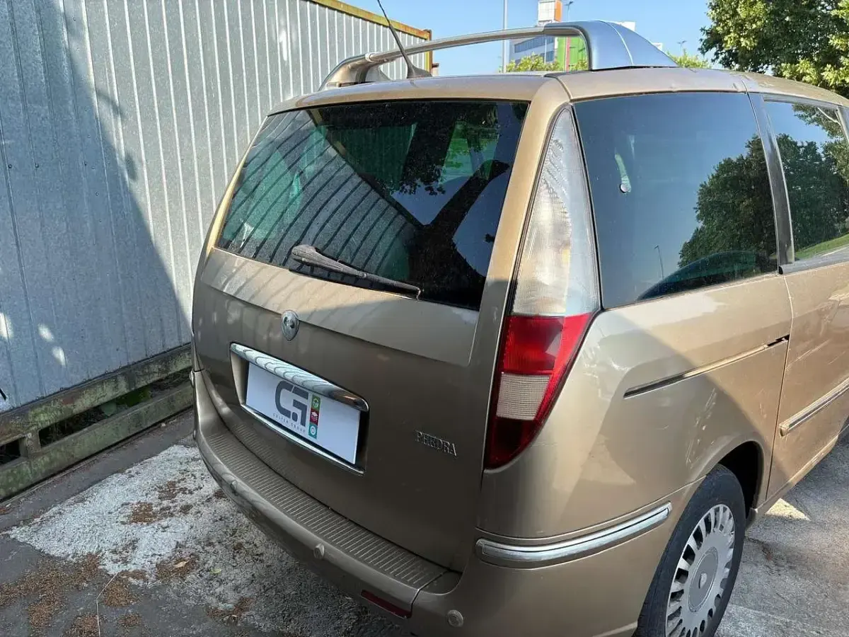 Usata Lancia Phedra S 128 CV (94 kW) 2006 Beige Monovolume