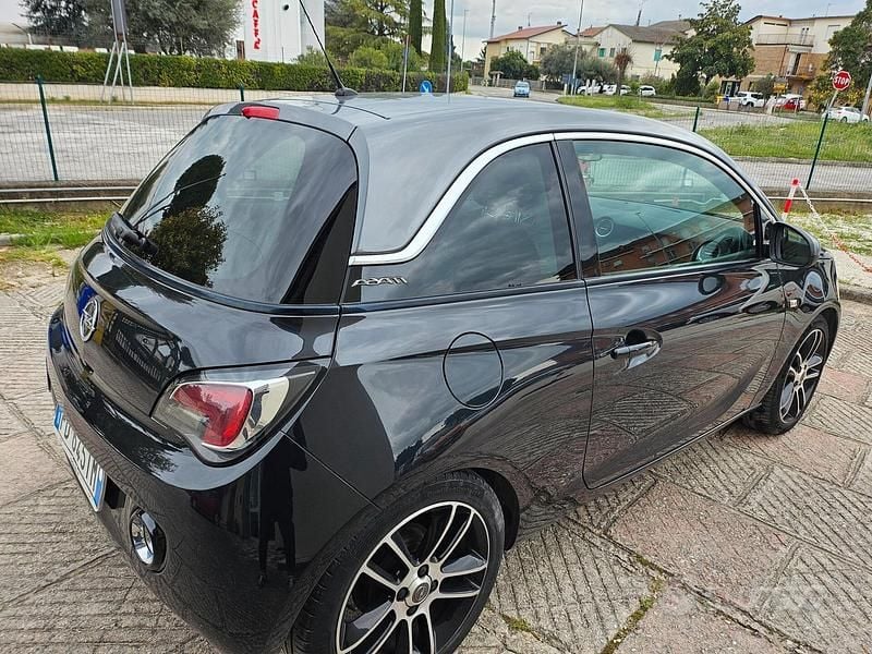 Usata Opel Adam 70 CV (51 kW) 2016 Nero Utilitaria