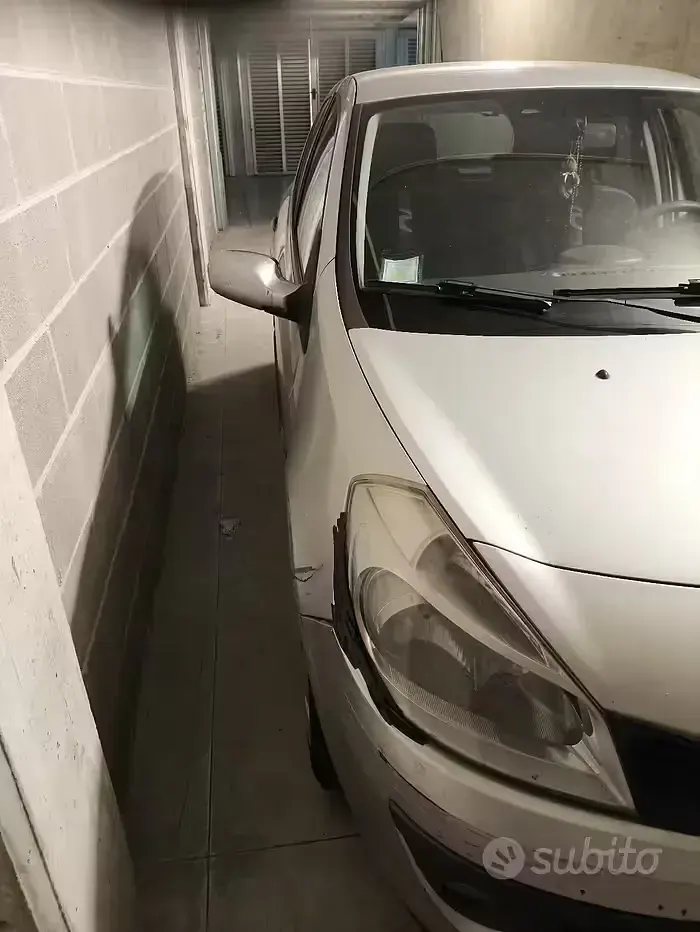 Usata Renault Clio III 75 CV (55 kW) 2009 Grigio Berlina