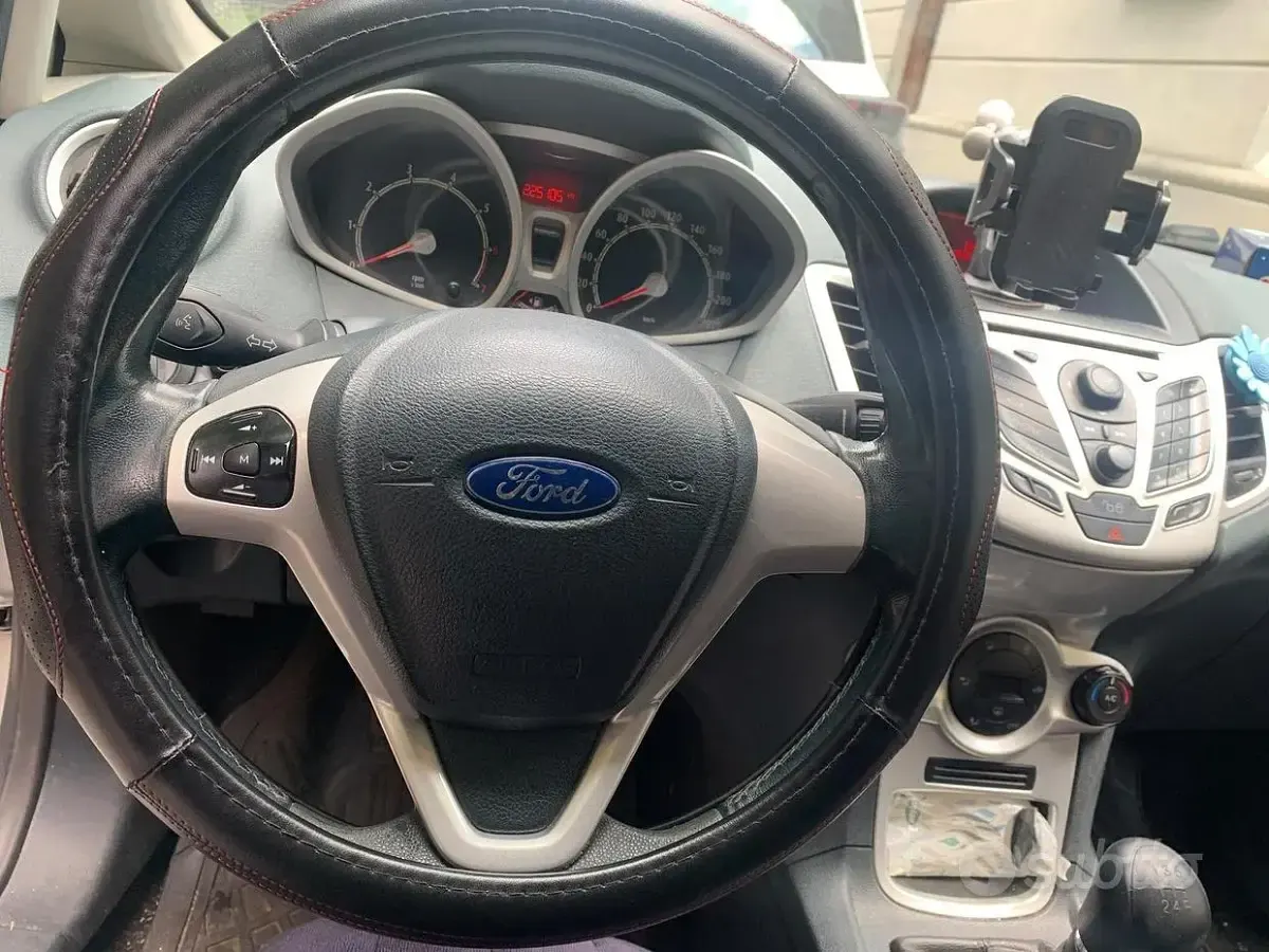 Usata Ford Fiesta 73 CV (53 kW) 2009 Berlina