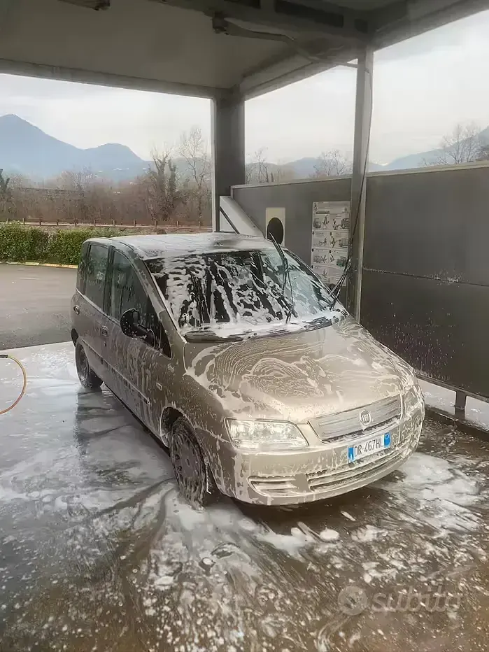 Usata Fiat Multipla 103 CV (75 kW) 2006 Marrone Monovolume
