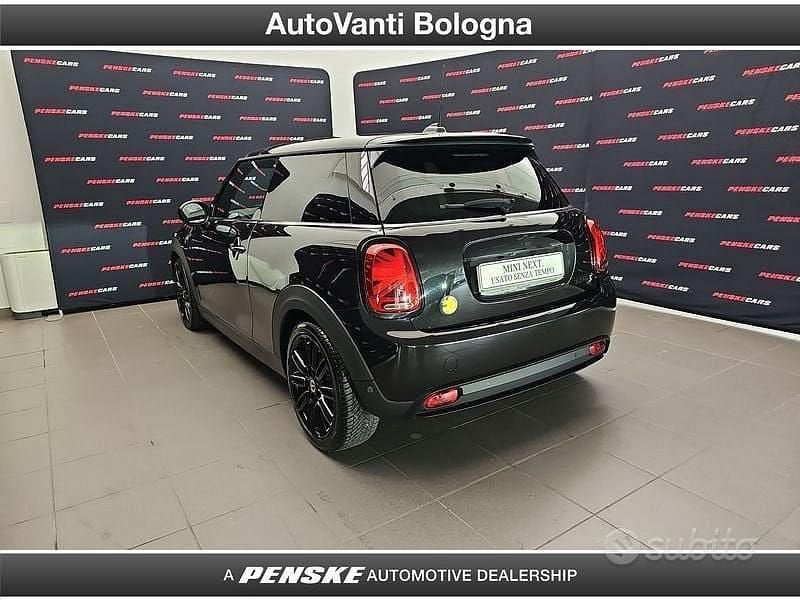 Usata Mini Cooper SE 135 kW (184 CV) 2022 Nero Utilitaria