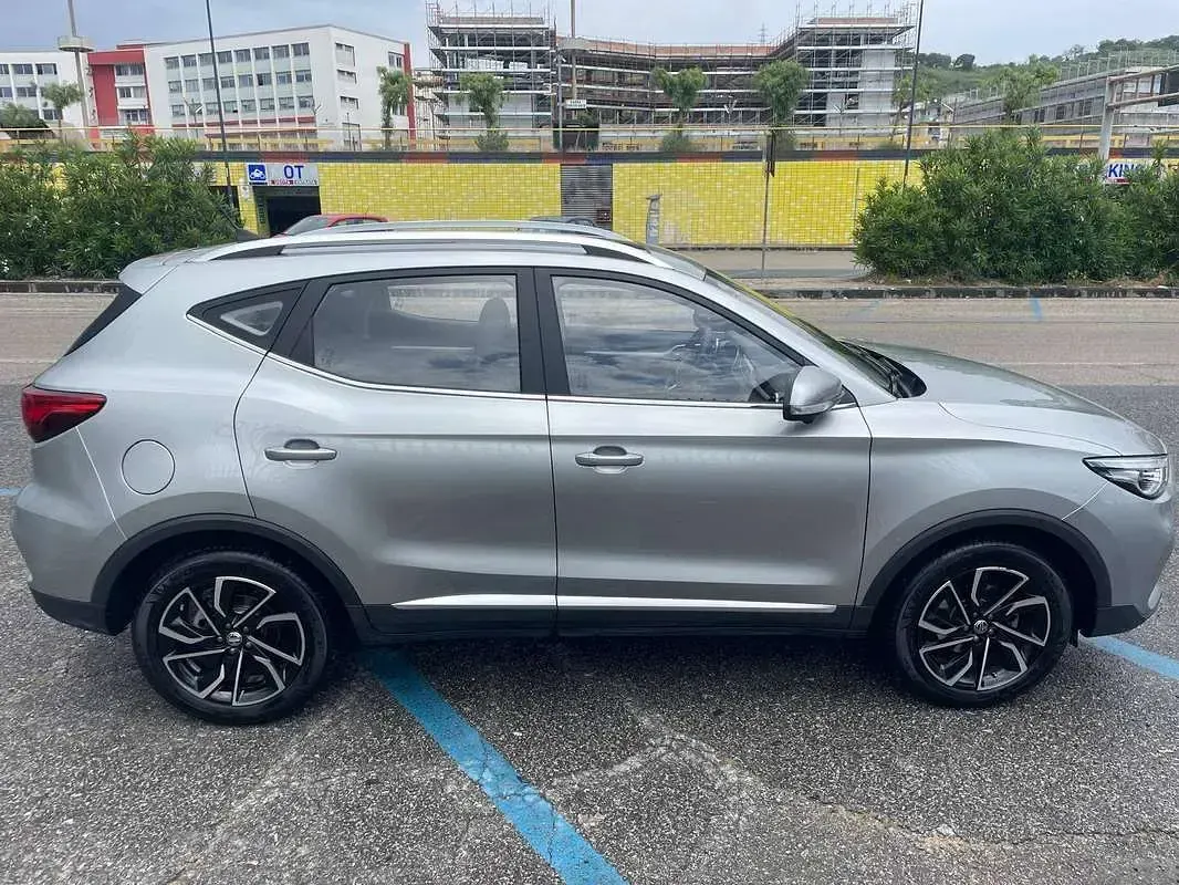 Usata MG ZS Luxury 111 CV (81 kW) 2024 Argento SUV