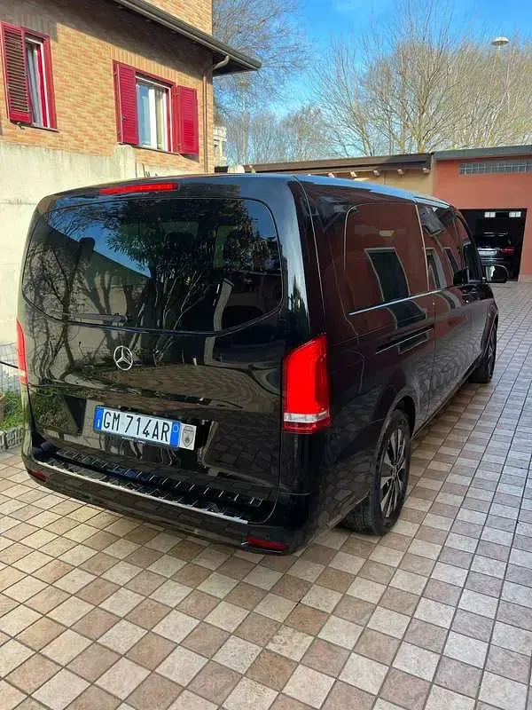 Usado Mercedes V220 Executive 163 CV (119 kW) 2023 Negro Monovolumen
