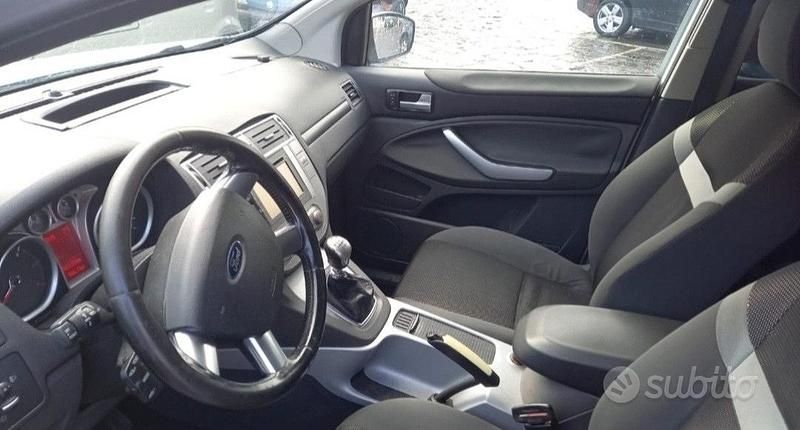 Usata Ford Kuga 140 CV (102 kW) 2012 Bianco SUV
