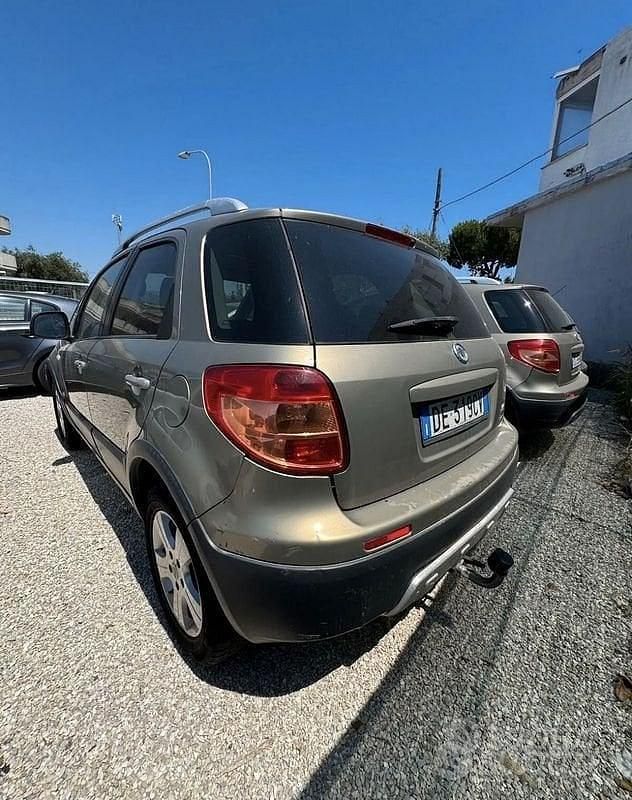 Usata Fiat Sedici 107 CV (78 kW) 2006 Bronzo SUV