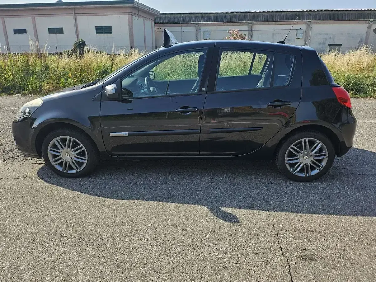 Usata Renault Clio II Luxe 101 CV (74 kW) 2010 Other Berlina