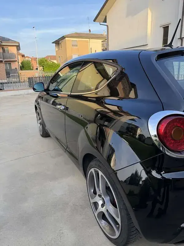 Usata Alfa Romeo MiTo Distinctive 105 CV (77 kW) 2011 Nero Utilitaria