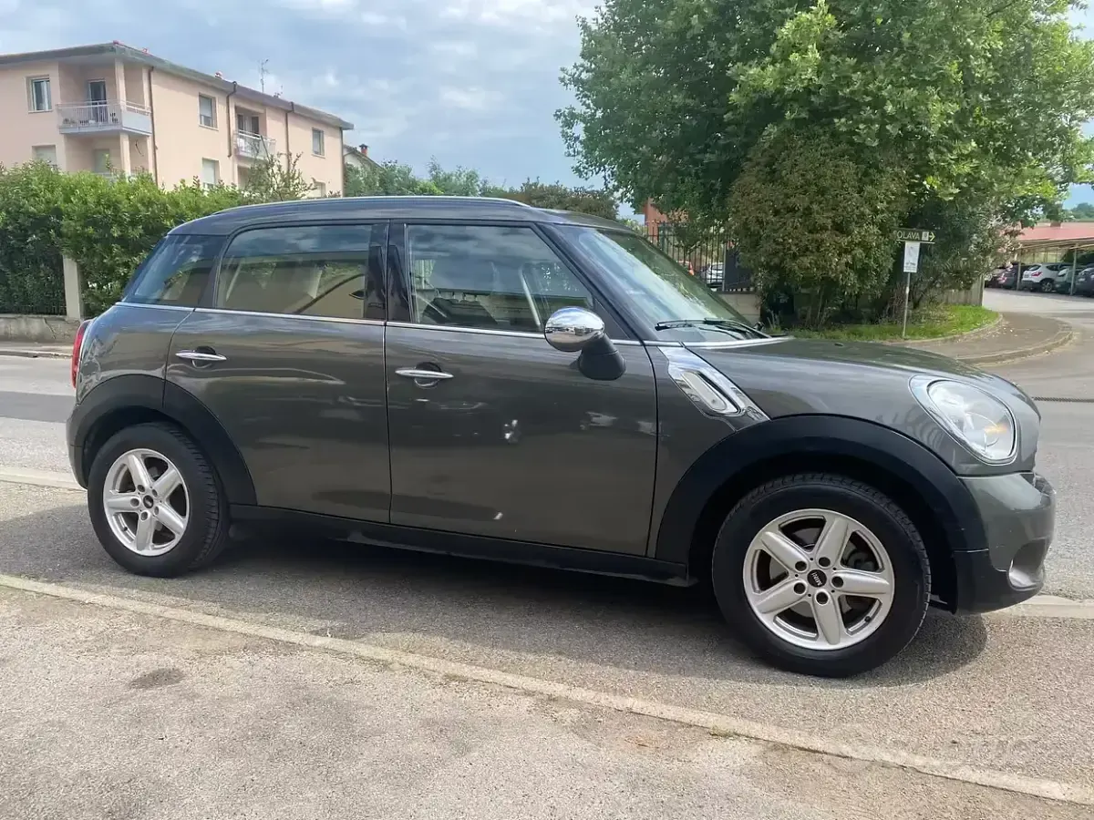 Usata Mini One Countryman 90 CV (66 kW) 2012 Nero SUV