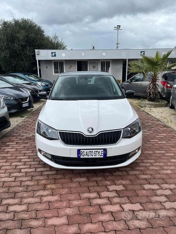 Usata Skoda Fabia Design Edition 75 CV (55 kW) 2016 Bianco pastello Utilitaria