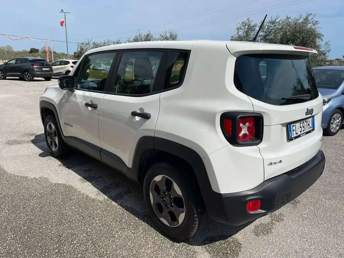 Usata Jeep Renegade Sport 120 CV (88 kW) 2017 Bianco SUV