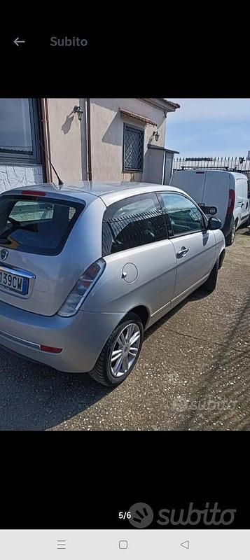 Usata Lancia Ypsilon 75 CV (55 kW) 2011 Grigio Utilitaria