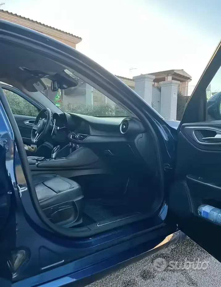Usata Alfa Romeo Giulia 180 CV (132 kW) 2018 Bluazzurro Berlina