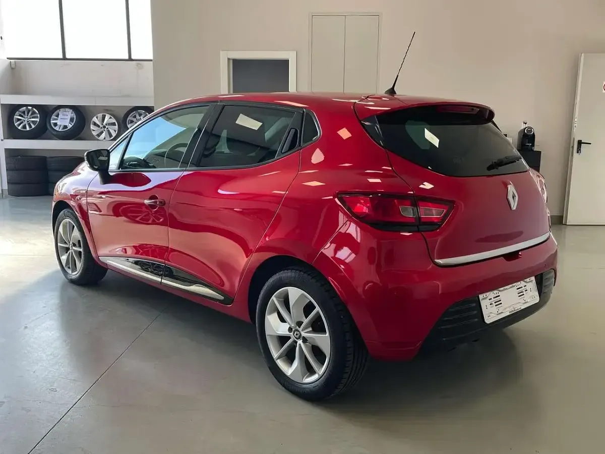 Usata Renault Clio IV LIMITED 73 CV (53 kW) 2017 Rosso Berlina