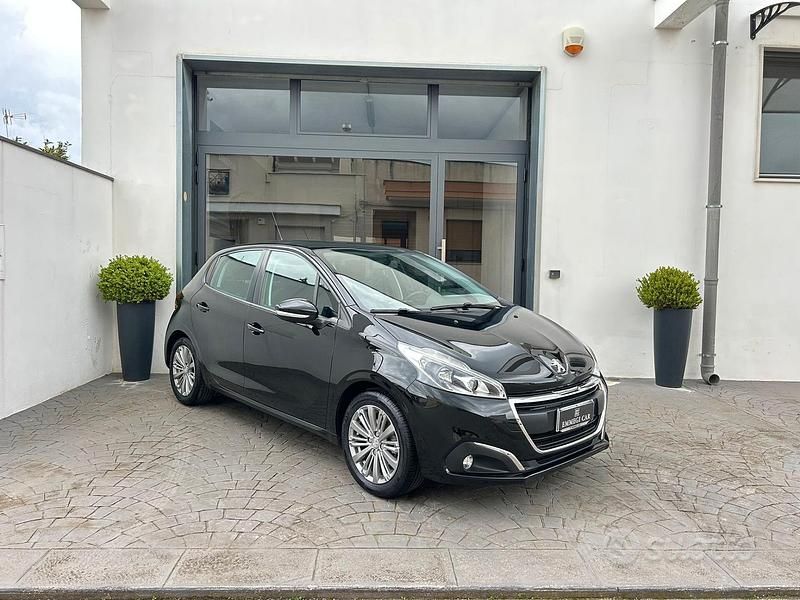 Usata Peugeot 208 Allure 75 CV (55 kW) 2018 Nero Utilitaria