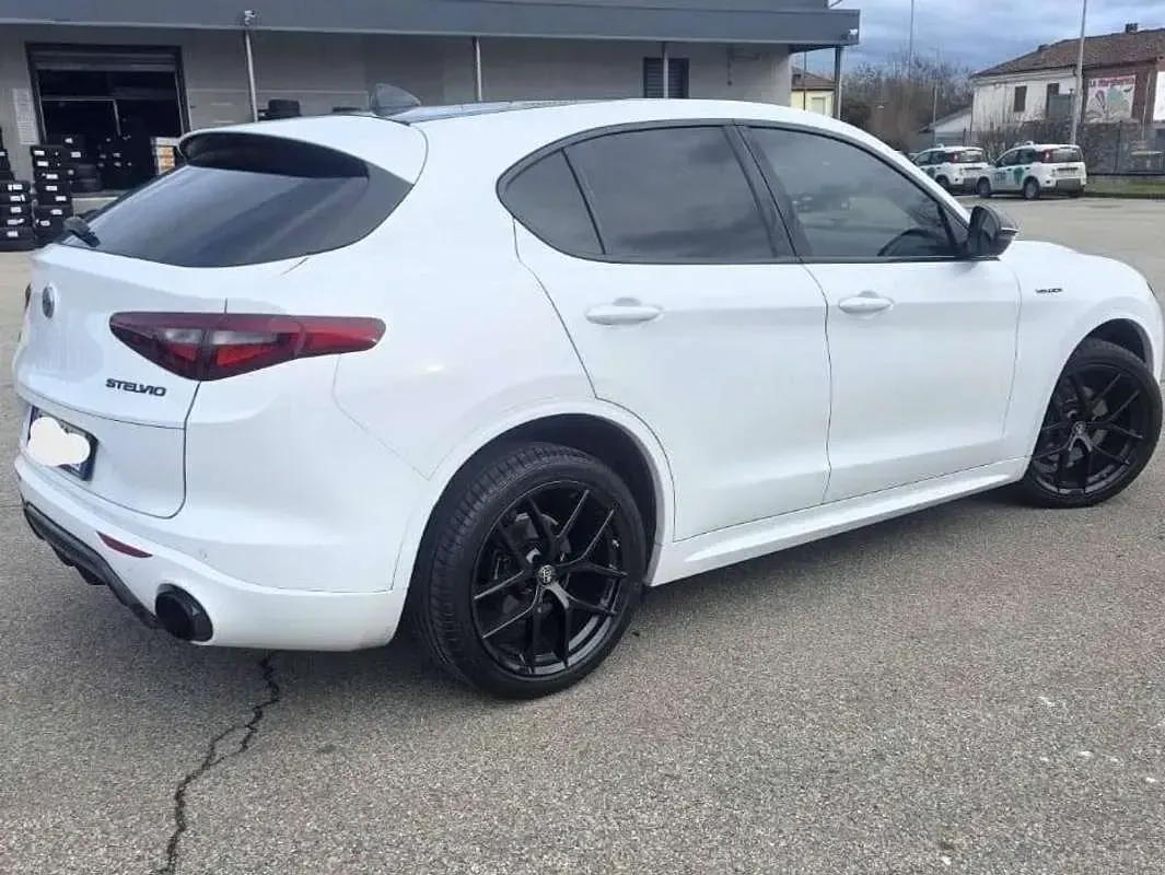Usata Alfa Romeo Stelvio Veloce 209 CV (153 kW) 2021 Bianco SUV