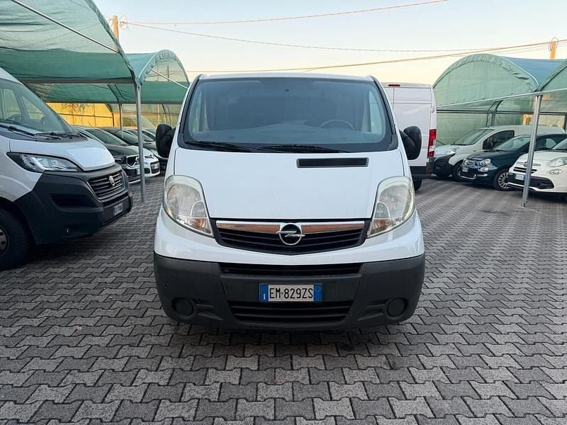 Usata Opel Vivaro 114 CV (83 kW) 2012 Bianco Monovolume