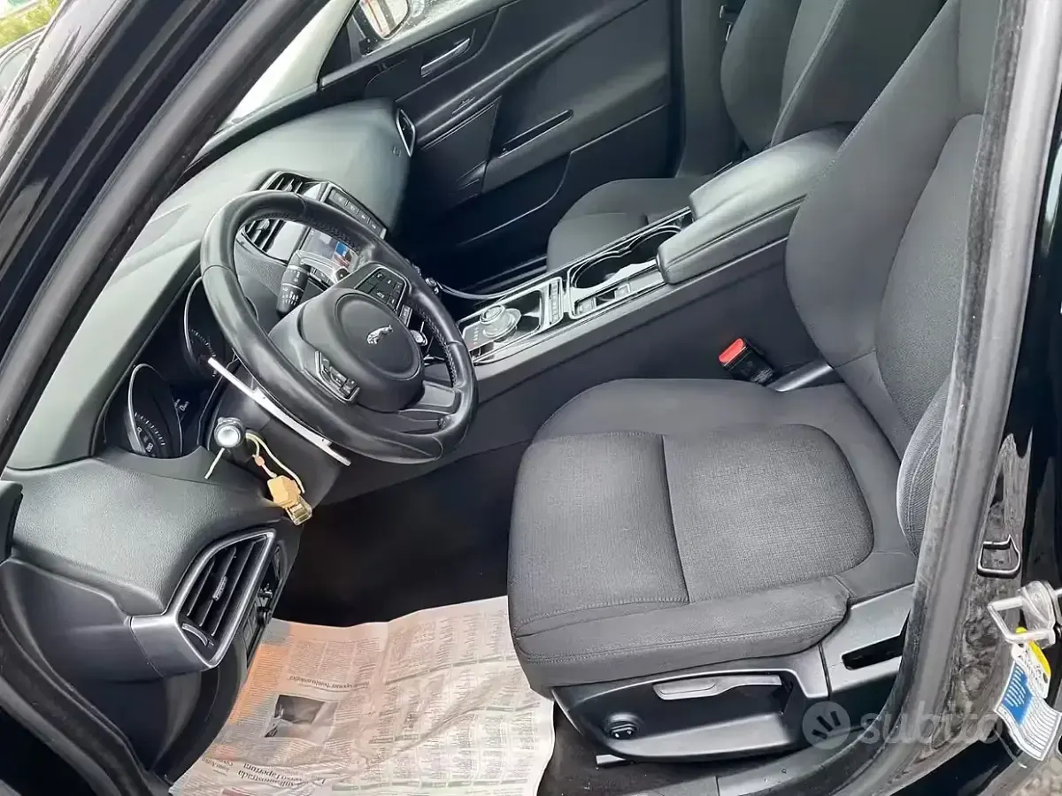 Usata Jaguar XE 180 CV (132 kW) 2016 Berlina