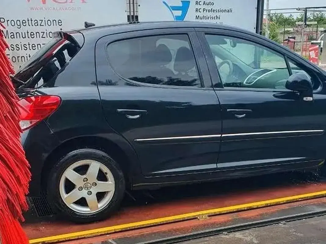Usata Peugeot 207 68 CV (50 kW) 2009 Nero Berlina