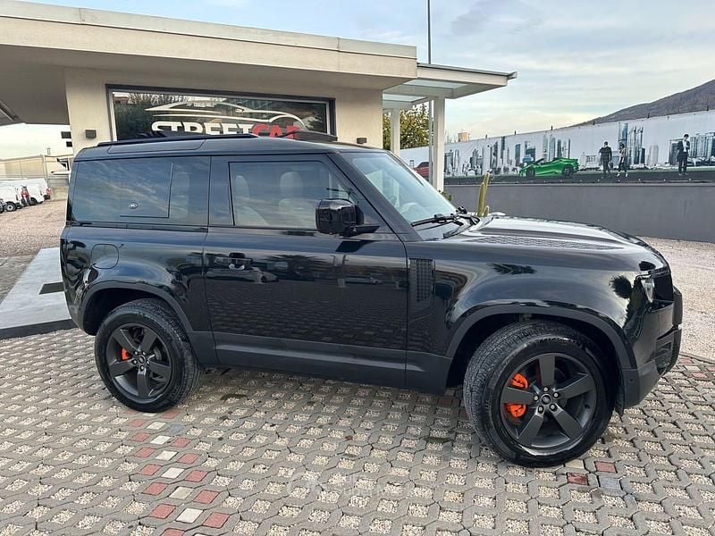 Käytetty Land Rover Defender HSE Dynamic 200 HP (147 kW) 2022 Musta Katumaasturi