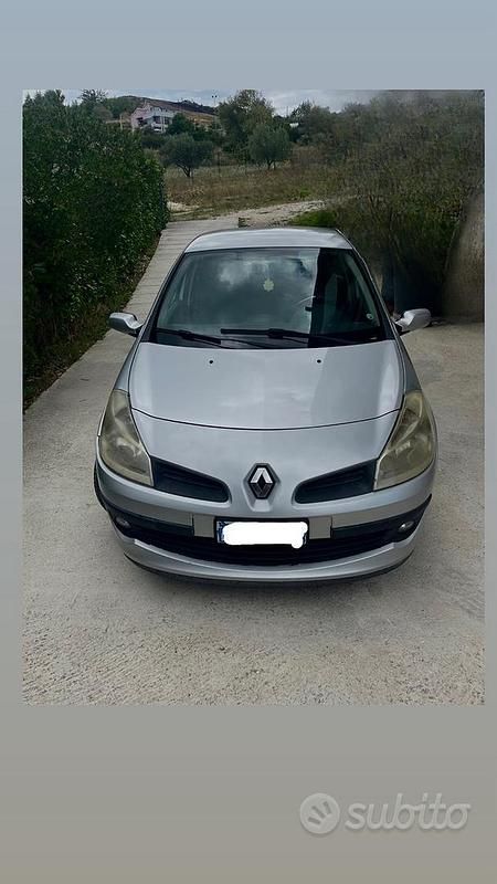 Gebraucht Renault Clio II 85 PS (62 kW) 2007 Grau Kleinwagen