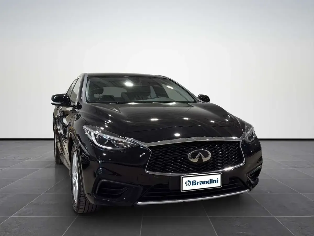 Usata Infiniti Q30 Premium 109 CV (80 kW) 2016 Nero SUV