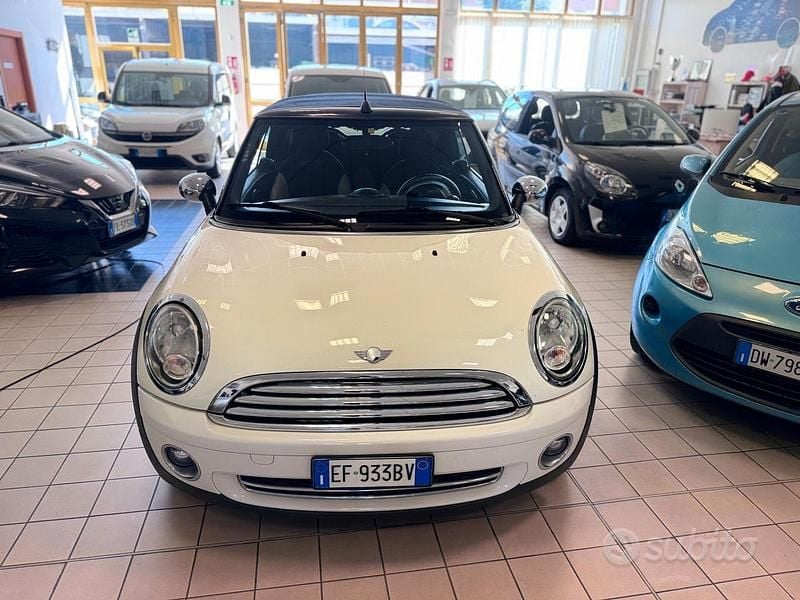 Usata Mini Cooper Cabriolet 122 CV (89 kW) 2010 Beige Cabrio