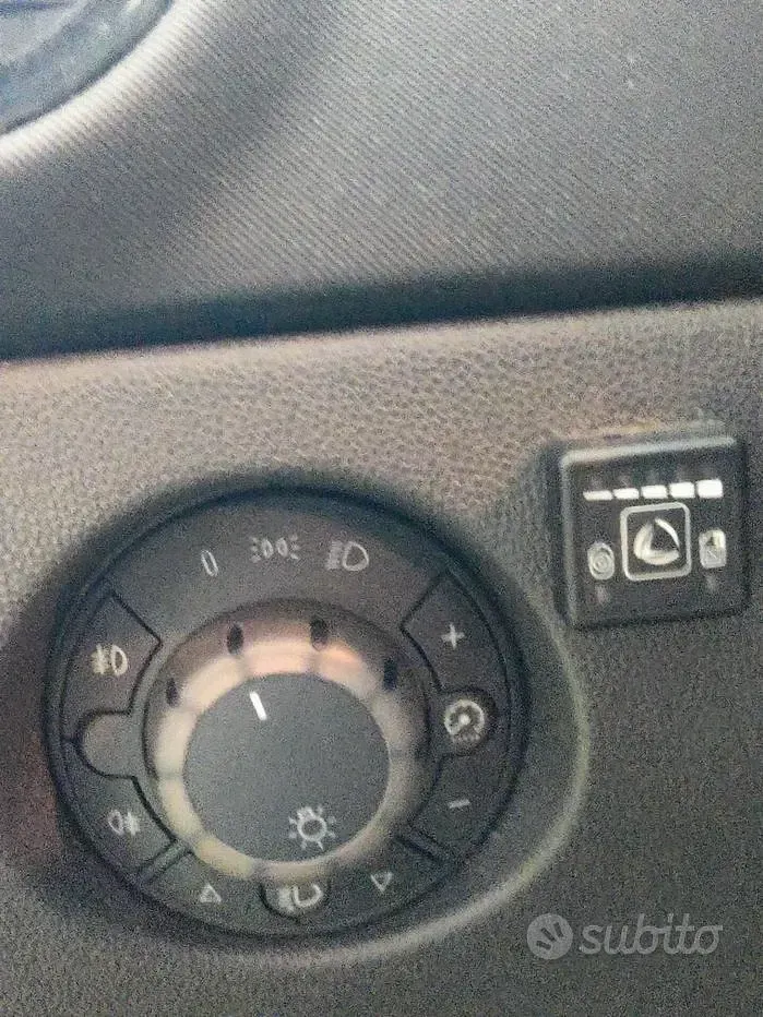 Usata Opel Corsa Cosmo 80 CV (58 kW) 2008 Grigio Utilitaria