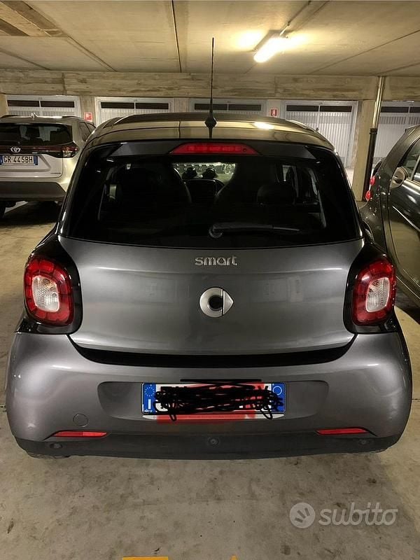 Usata Smart ForFour 71 CV (52 kW) 2017 Grigio Utilitaria