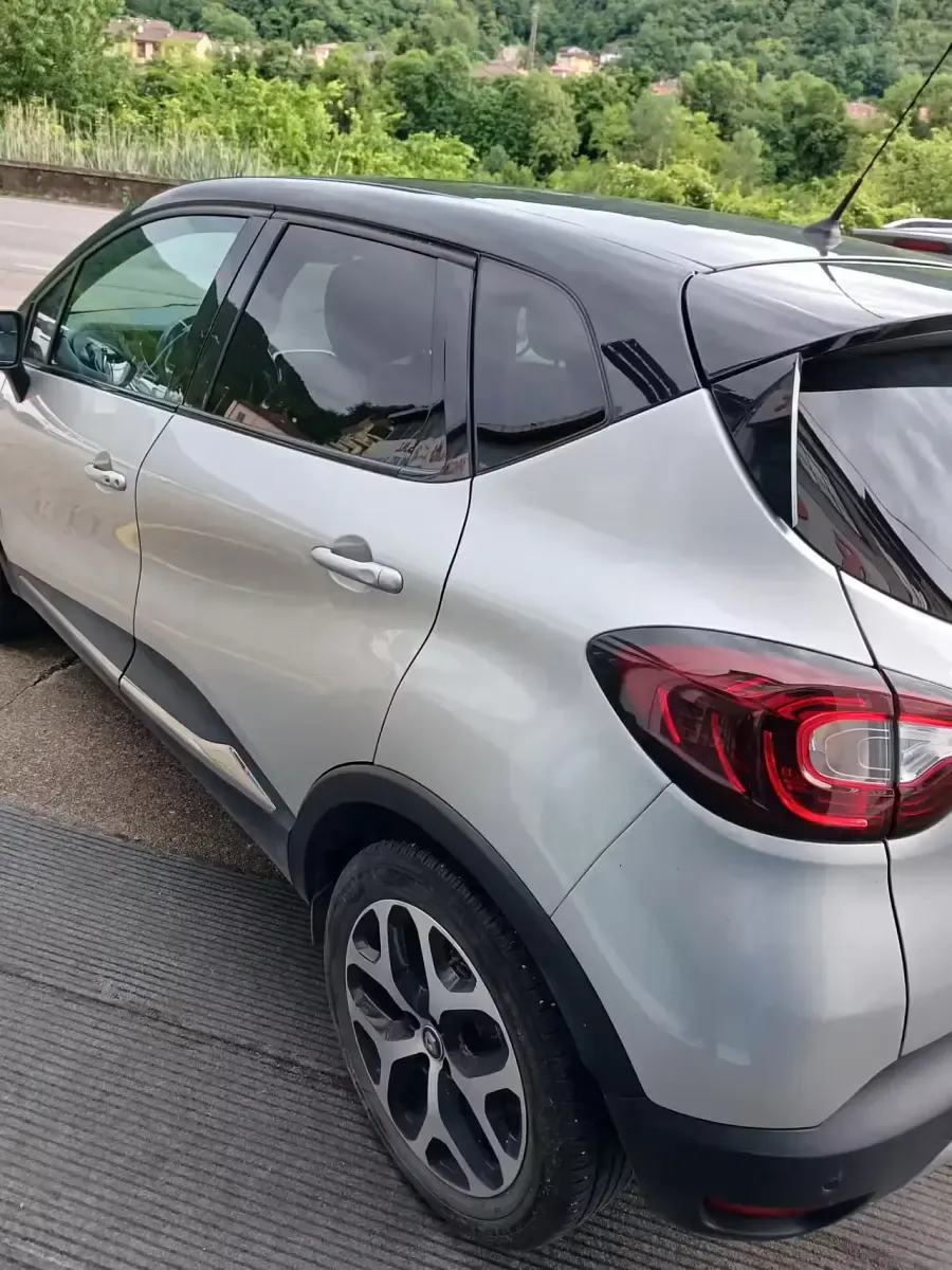 Usata Renault Captur 90 CV (66 kW) 2019 Argento SUV