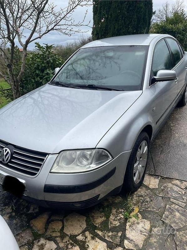 Usata VW Passat 130 CV (95 kW) 2002 Grigio Berlina