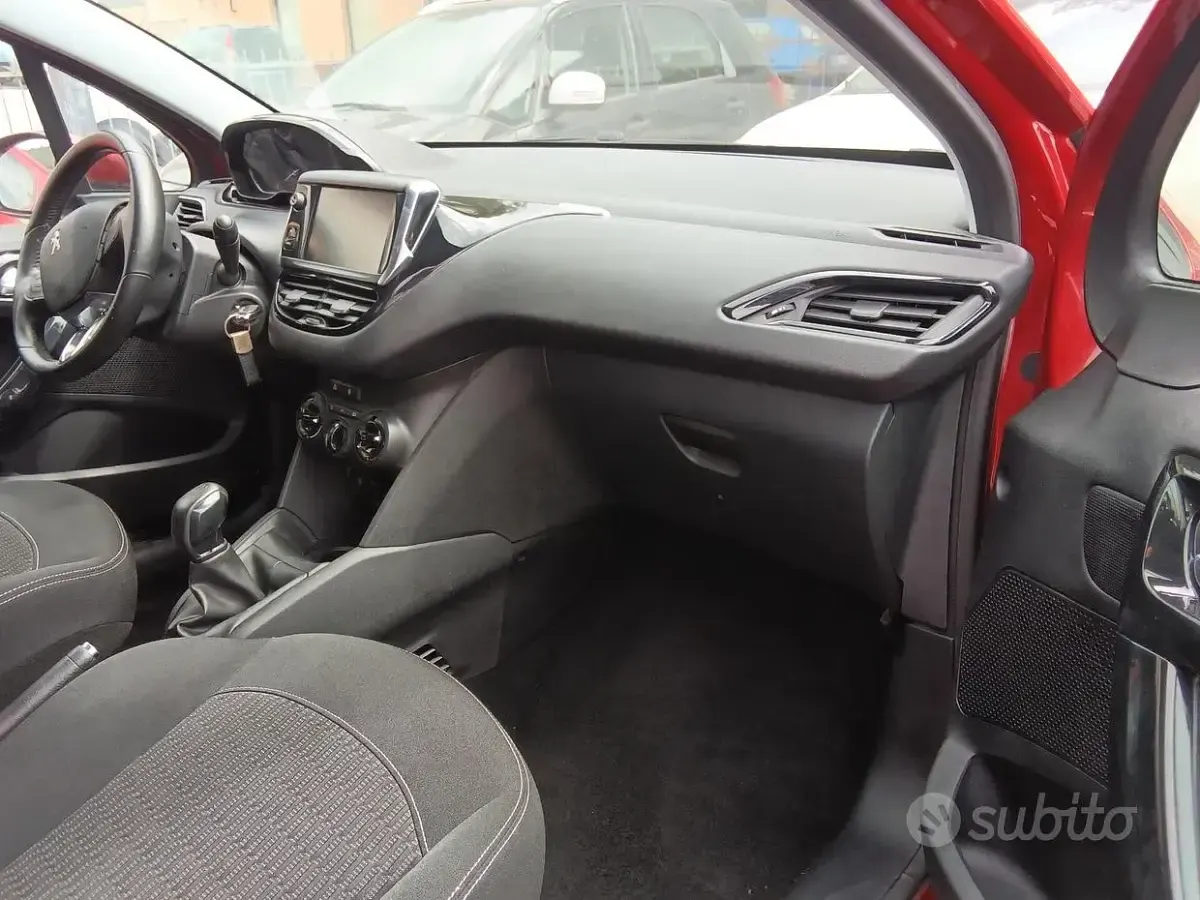 Usata Peugeot 208 Active 75 CV (55 kW) 2017 Rosso Utilitaria